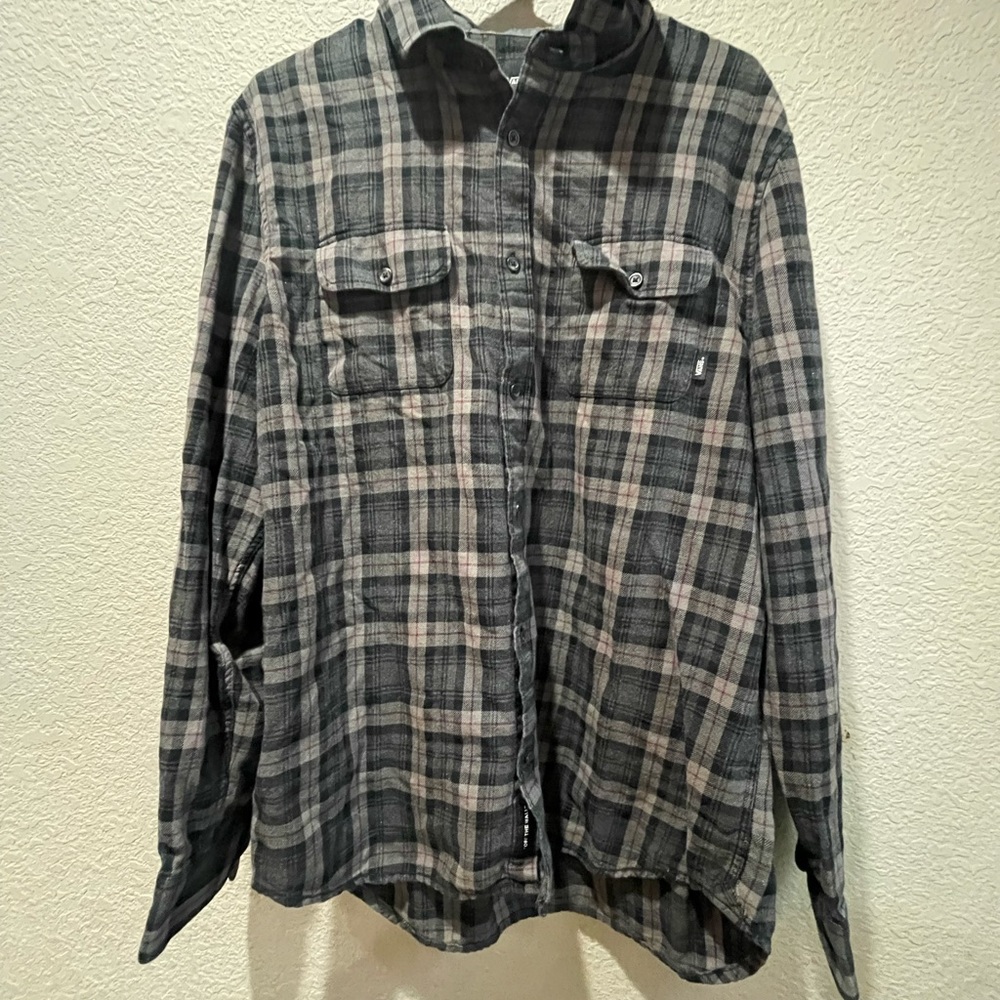 Vans Long sleeve flannel non smoking home. Pet free.